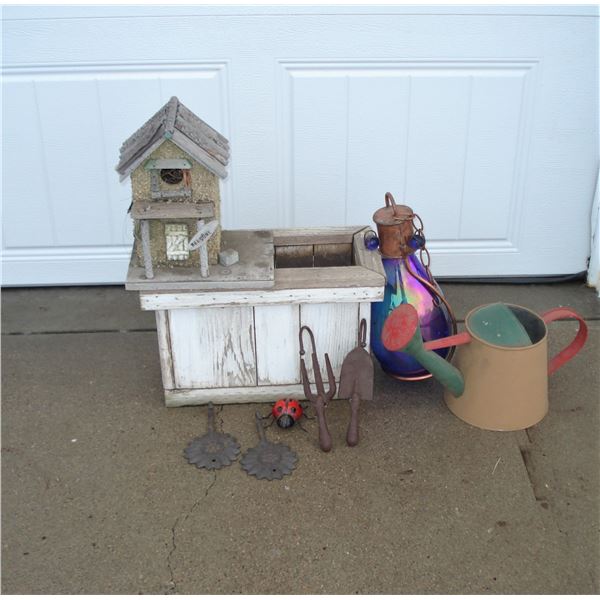 Gardening and outdoor décor items