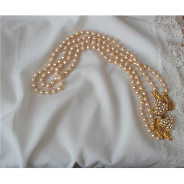 Necklace Celebrity NY  146 grams  faux pearl