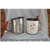 Image 1 : Pair flour sifters