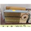 Image 2 : 3 Vintage Radios W/ Cases
