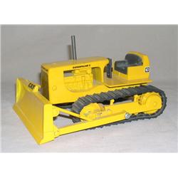 CAT D-6 by Ertl w/ Smooth Grill & Solid Drawbar