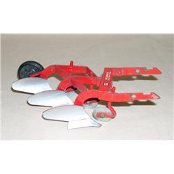 IH 3-bottom, 2pt Plow w/ plastic tail wheel
