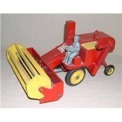 MH KING Self-Propelled combine w/ wood reel and grain in the tank