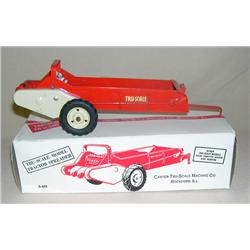 Tru-Scale Red & White Shortlever Manure Spreader in original Box