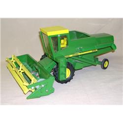 JD 6600 Combine w/ metal reel, 1-chain drive, and knobby rear wheels