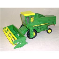 JD 6600 Combine w/ Plastic reel & knobby rear wheels
