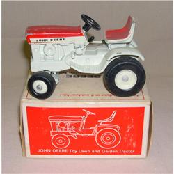 JD 140 L&G Patio Tractor in Patio RED w/ Original Box