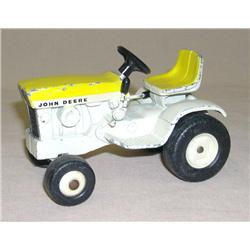 JD 140 L&G Patio Tractor in April Yellow