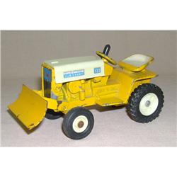 IH Cub Cadet 122 L&G Tractor w/ Blade