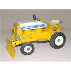 IH Cub Cadet L&G Tractor w/ Blade
