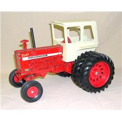 IH 1456 w/ Cab & Duals