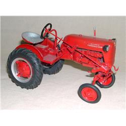 Gilson Riecke IH Farmall Custom Cub