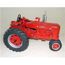 IH Farmall Custom M narrow front