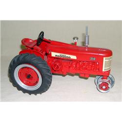 IH Farmall 350 narrow front Custom by Freiheit?