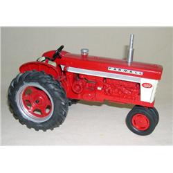 IH Farmall Custom 460 Diesel by C&M Farm Toys