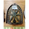 Image 3 : 3 Vintage Sad Iron Rests
