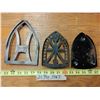 Image 1 : 3 Vintage Sad Iron Rests