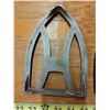 Image 7 : 3 Vintage Sad Iron Rests