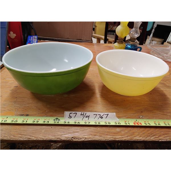 2 Pyrex Mixing Bowls #404 And 403