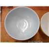 Image 2 : 2 Pyrex Mixing Bowls #404 And 403
