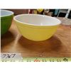 Image 4 : 2 Pyrex Mixing Bowls #404 And 403