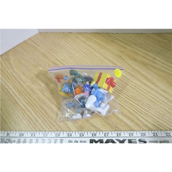5 Small Smurf Figures