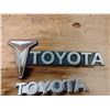 Image 3 : 2 X Toyota Emblems
