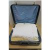 Image 4 : Suit Case with 9 Table Cloths