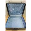 Image 5 : Suit Case with 9 Table Cloths
