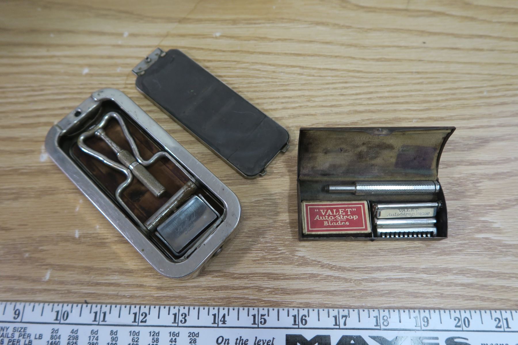 Razor & Razor Sharpener - Schmalz Auctions