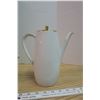 Image 5 : 2 Tea Pots, One is West Germany
