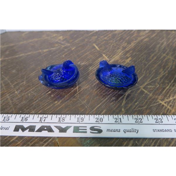 2 Mini Blue Hen on Nest - 1 is damaged