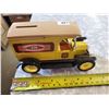 Image 2 : 1917 FORD MODEL T VAN ERTL COIN BANK