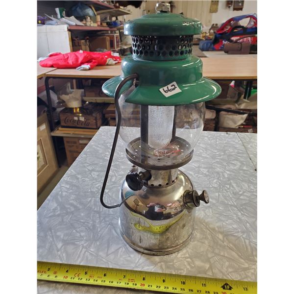VINTAGE COLEMAN LANTERN (GREEN) GLOBE CRACKED
