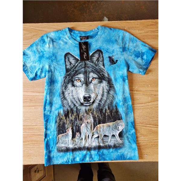 New with tags Wolf  T-Shirt size M + Keychain