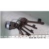 Image 1 : Iron lock & skeleton keys décor
