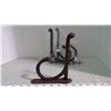 Image 2 : 3-Iron hooks approx. 6" high x 7" long