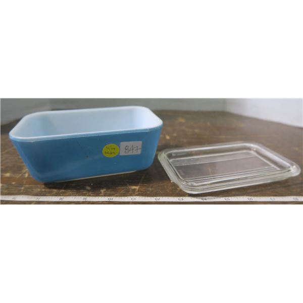 Blue Pyrex 1lb butter dish (chip on base of lid)