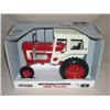 Image 1 : IH 1468 V-8 White Cab w/ singles