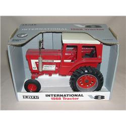 IH 1568 V-8 Red Cab w/ Singles