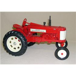 IH Farmall 350 Wide Front Canadian Show Toy