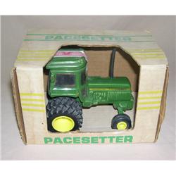 JD 4440 Style Pacesetter Decanter 1/32nd Scale