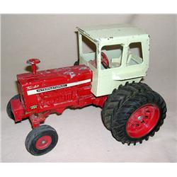 IH 1456 w/ Cab & Duals