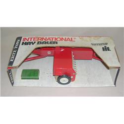 IH Square Baler in White & Red Box