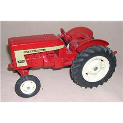 IH 404 Utility w/ 3pt Hitch & metal rims