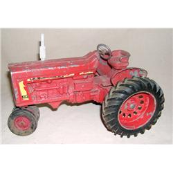 IH 806 w/ Metal rear rims, & round fenders