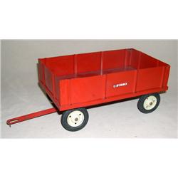 IH McCormick Bargebox Wagon w/ White tin rims