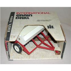 IH Grain Drill in White & Red Box