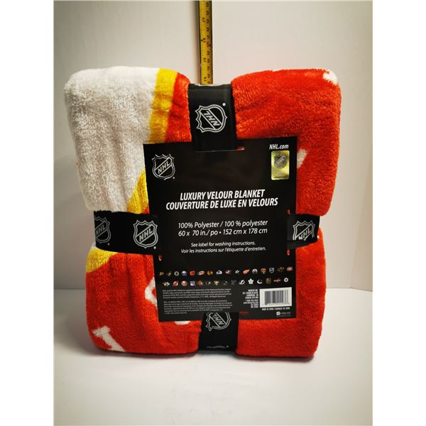 CALGARY FLAMES NHL OFFICIALLY LICENSED BLANKET THROW