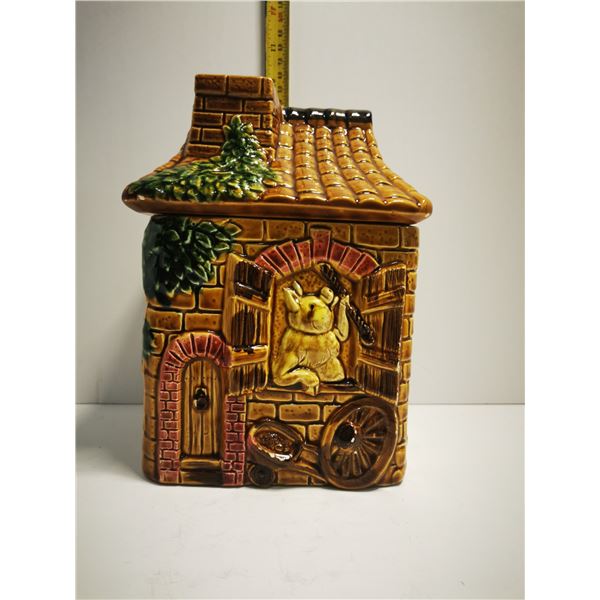 VINTAGEL PIG IN A COTTAGE COOKIE JAR